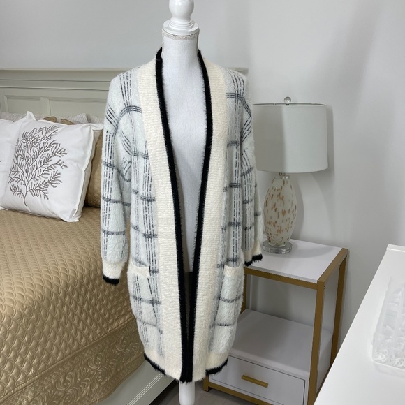 Heartloom Duster Sweater Size Small - Picture 3 of 8